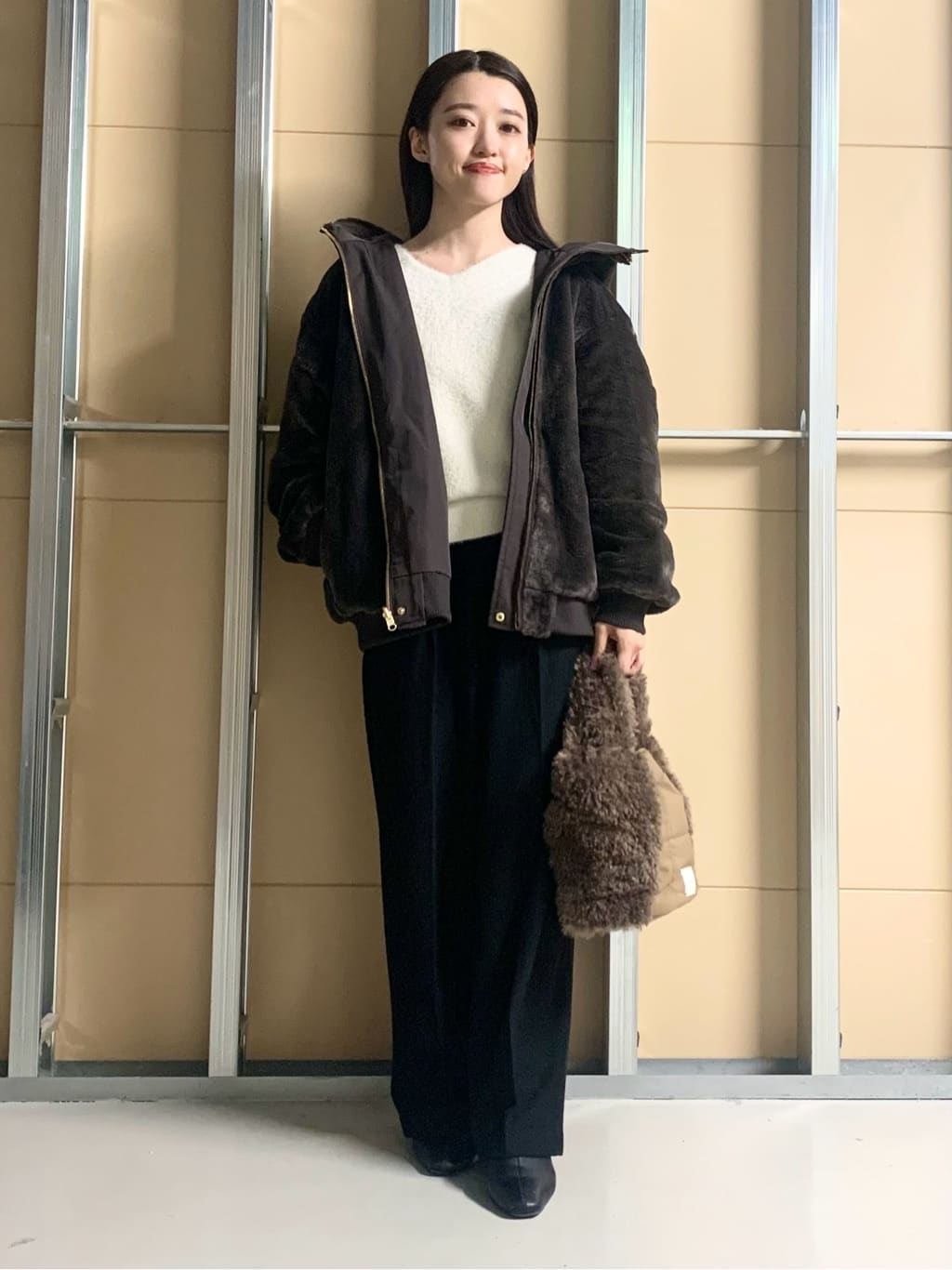 sahoさんの「THE SHOP TK｜【2WAY/洗える】リバーシブル フェイクファーブルゾン」を使ったコーディネート