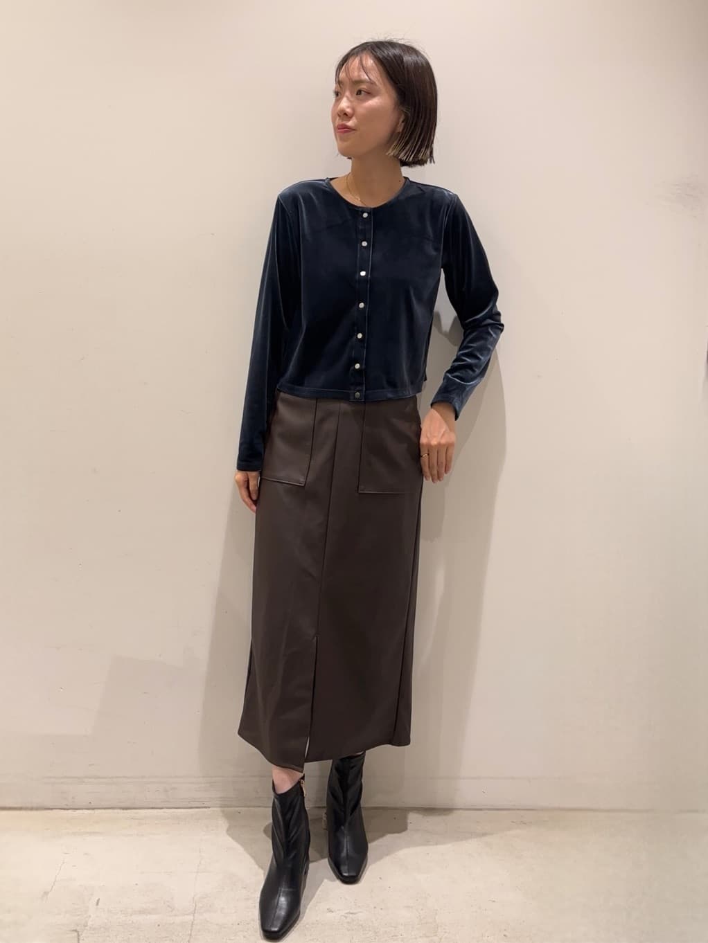 moさんの「OPAQUE.CLIP｜ストレッチダブルポケットタイトスカート【洗える】」を使ったコーディネート