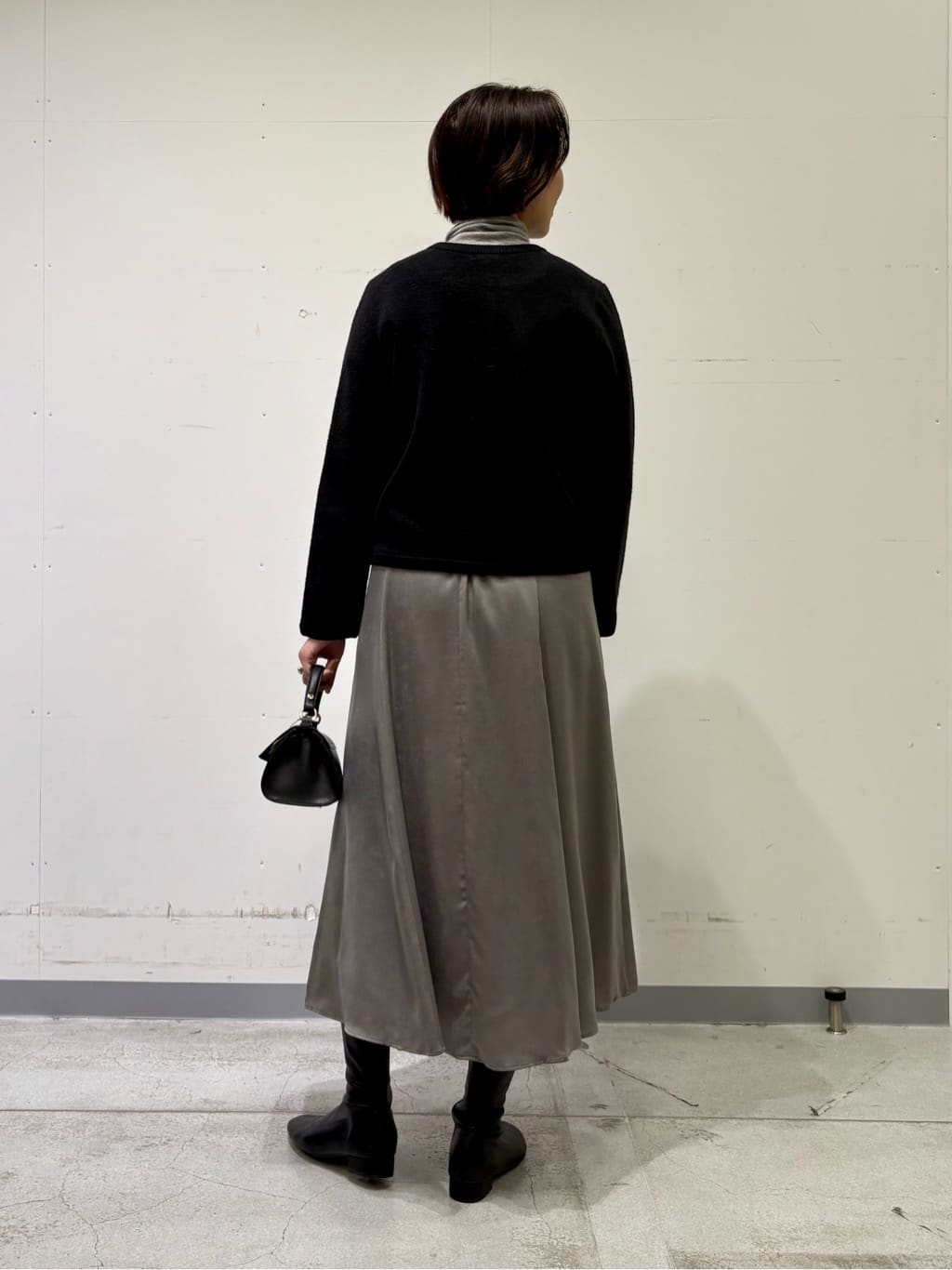yuriさんの「INDIVI｜【UVケア／セットアップ可能】スエード調サテンスカート」を使ったコーディネート