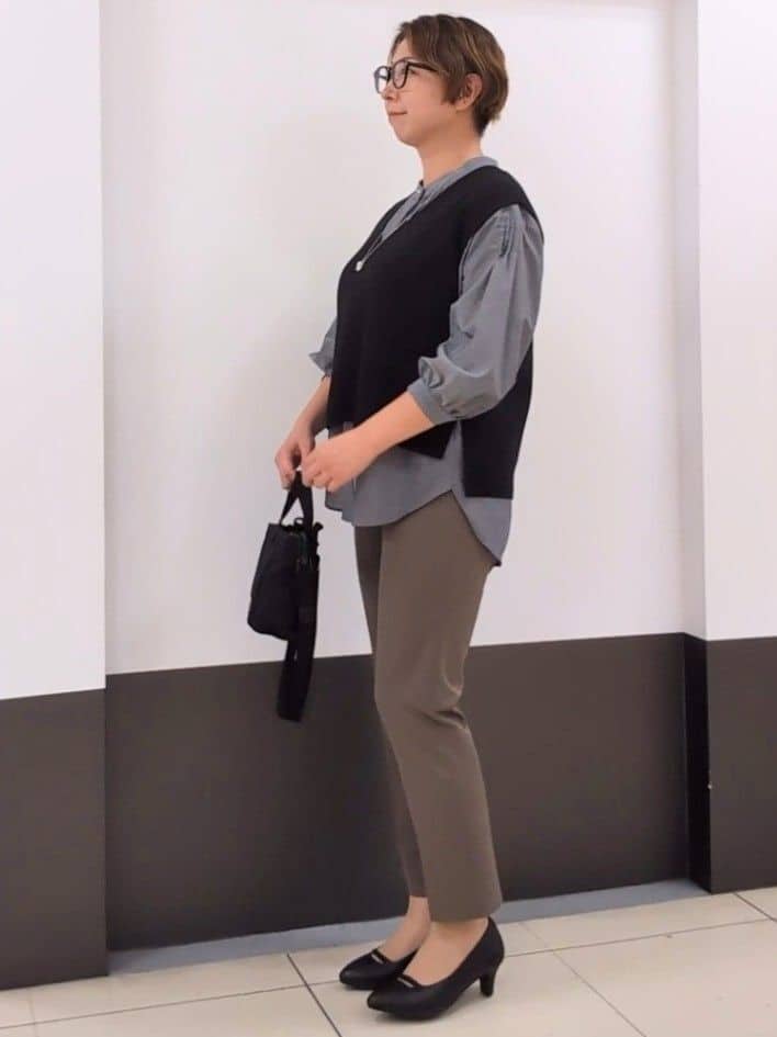 じゅりさんの「Reflect｜【程よいゆとり感／体型カバー】ピンタックデザインシャンブレーブラウス」を使ったコーディネート