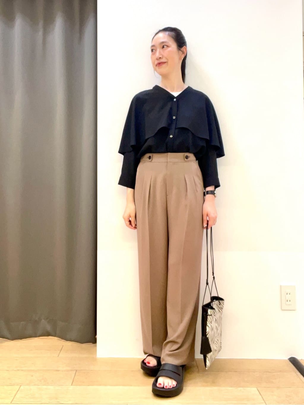 yukoさんの「INDIVI｜【羽織りとしても活躍！】ケープカラーブラウス」を使ったコーディネート