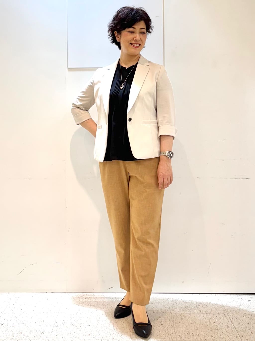ヤスコさんの「Reflect｜【インナーに◎／すっきり見え！長め丈】タックデティールブラウス」を使ったコーディネート