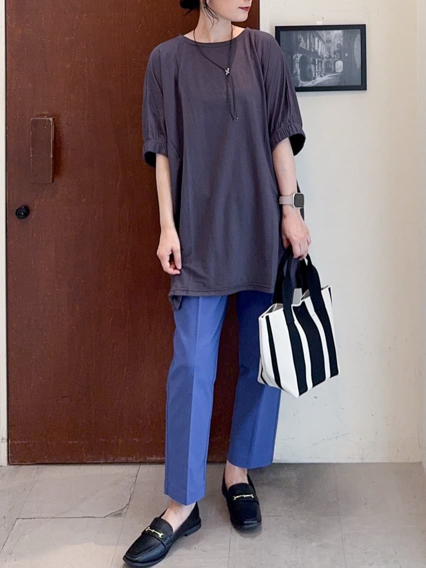 𝐇𝐢𝐫𝐨𝐦𝐢さんの「SHOO･LA･RUE｜【S-LL/体型カバー】さらさらタッチが心地よい コクーンシルエットチュニック」を使ったコーディネート