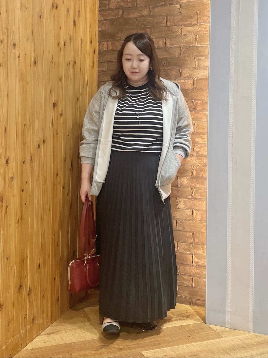 Risaさんの「SHOO･LA･RUE｜【S-LL】インせず決まる 背中タック入り パフ袖トップス」を使ったコーディネート