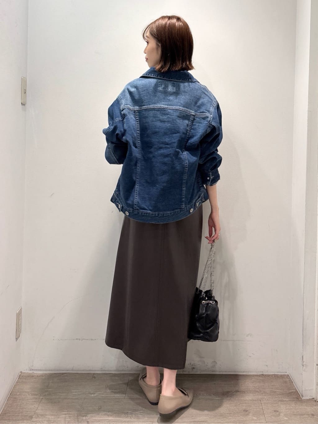 ぶまりんさんの「OPAQUE.CLIP｜レザー調フレアジャンスカ【洗える】」を使ったコーディネート