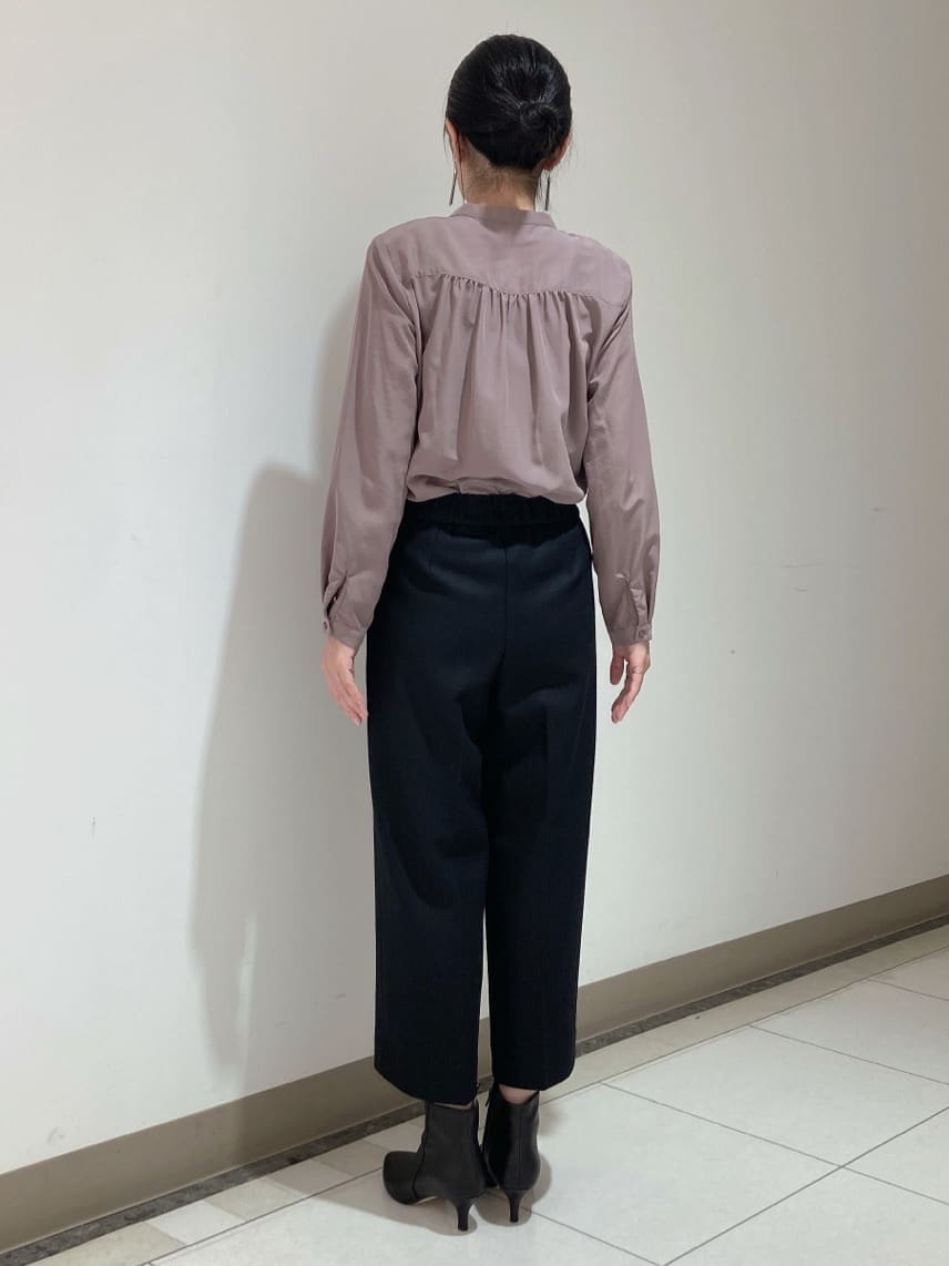 環さんの「UNTITLED｜【1枚で着映え/オンオフ着回し】フリルサテンブラウス」を使ったコーディネート