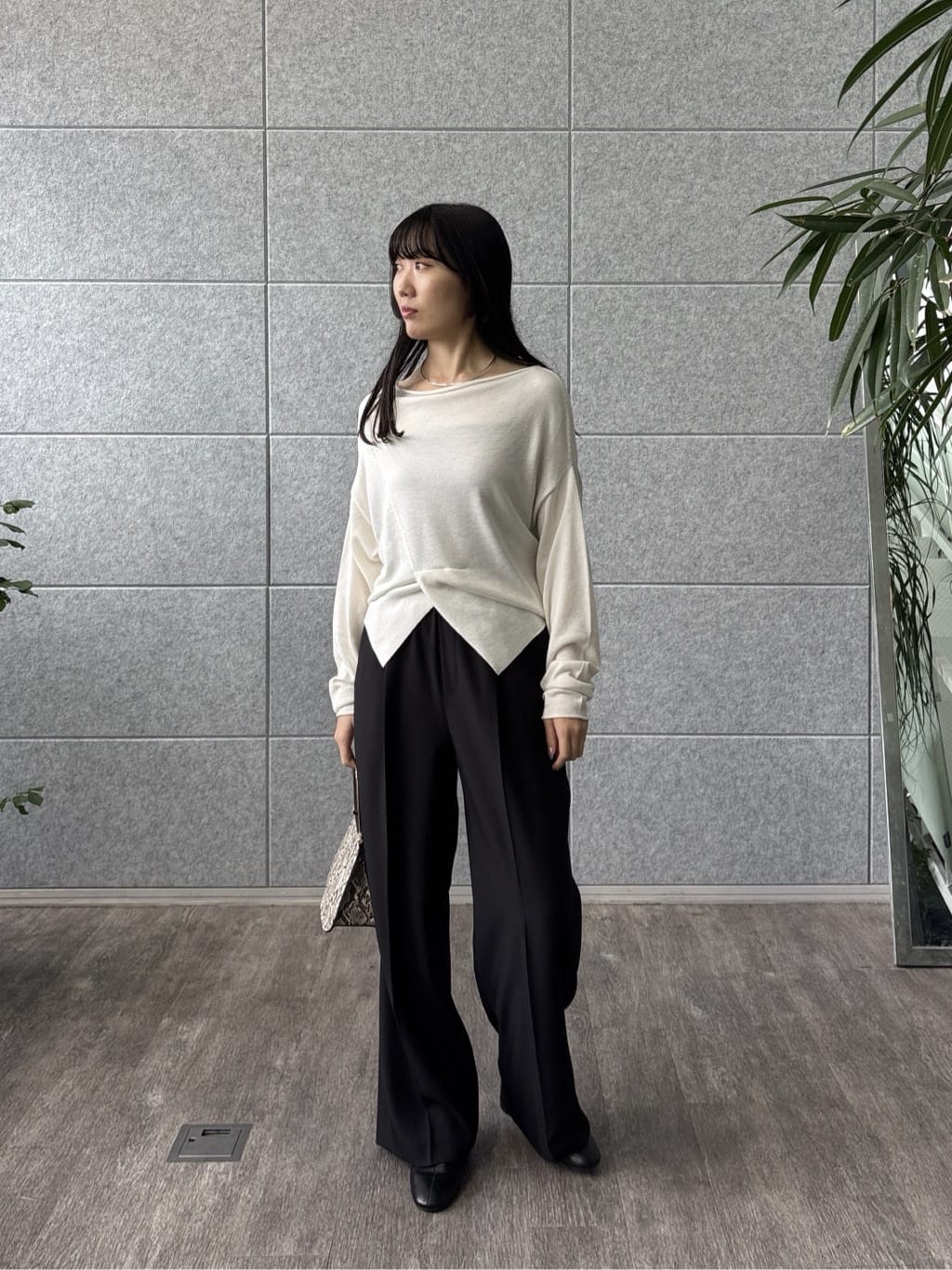 rinaさんの「INDIVI｜2Wayドレープスリットニット」を使ったコーディネート