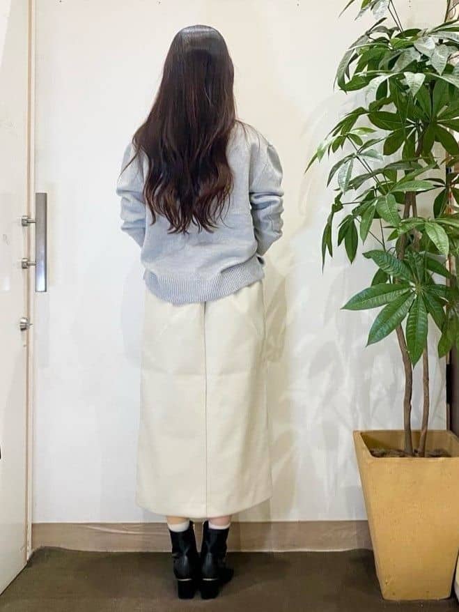 AYUMIさんの「SHOO･LA･RUE｜【S-LL/あったか】すらりときれい見え ベイカー風ナロースカート」を使ったコーディネート