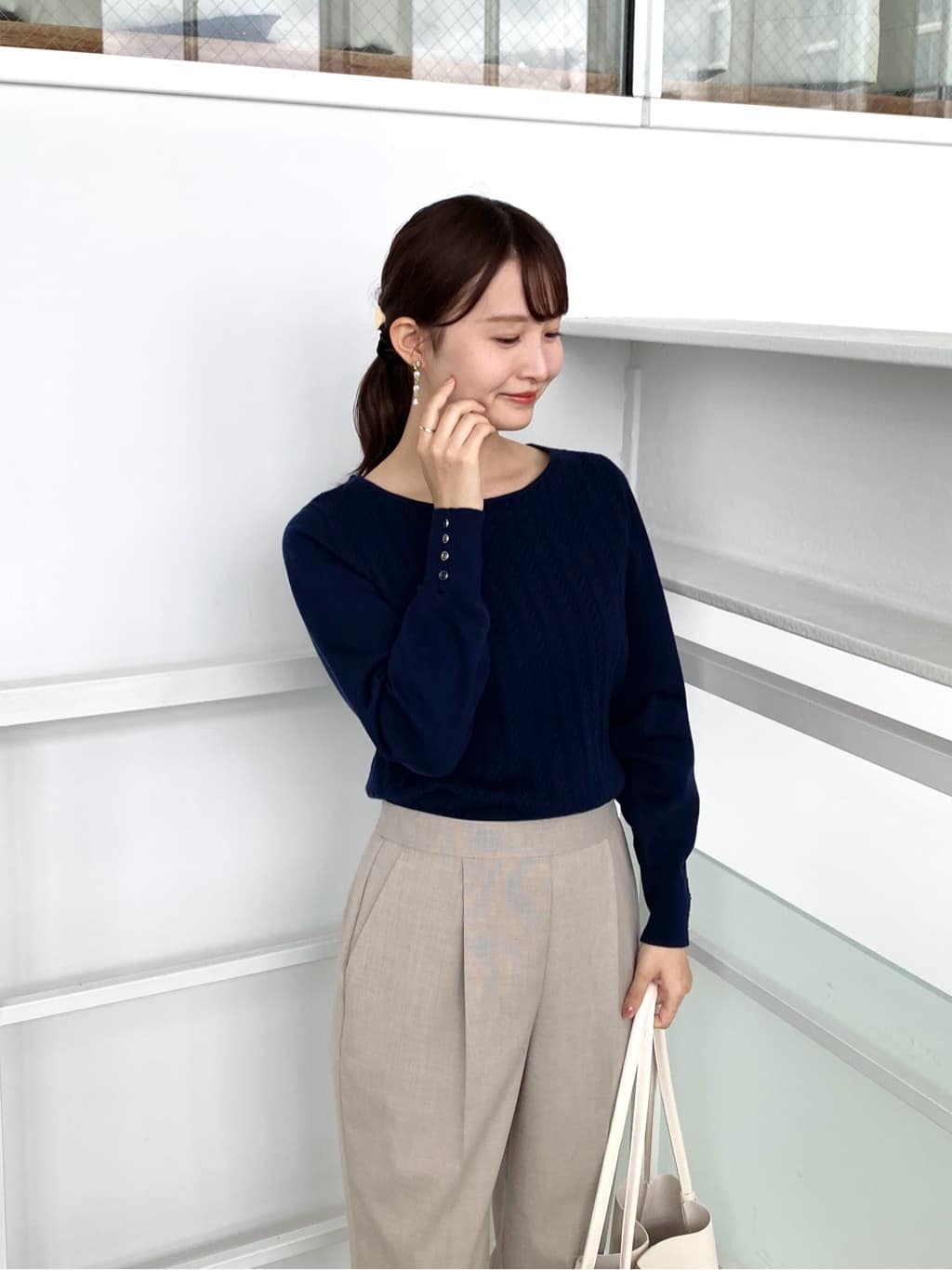 みさかさんの「index｜ウールライクストレッチテーパードパンツ／セットアップ対応【洗濯機OK】」を使ったコーディネート