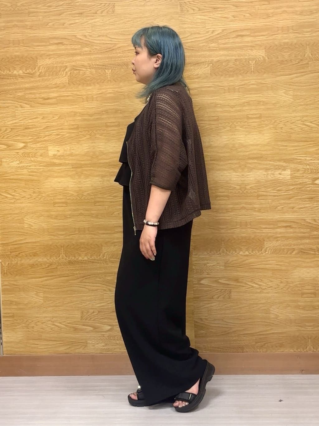 ぁむさんの「SHOO･LA･RUE｜【洗える/S-LL】季節の変わり目に 透かし柄が涼やか ジップブルゾン」を使ったコーディネート