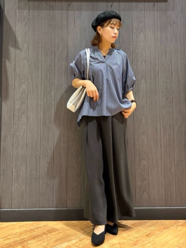 meiさんの「SHOO･LA･RUE｜【S-LL/洗濯後しわになりにくい】ランタンスリーブで女性らしく 5分袖スキッパーブラウス」を使ったコーディネート
