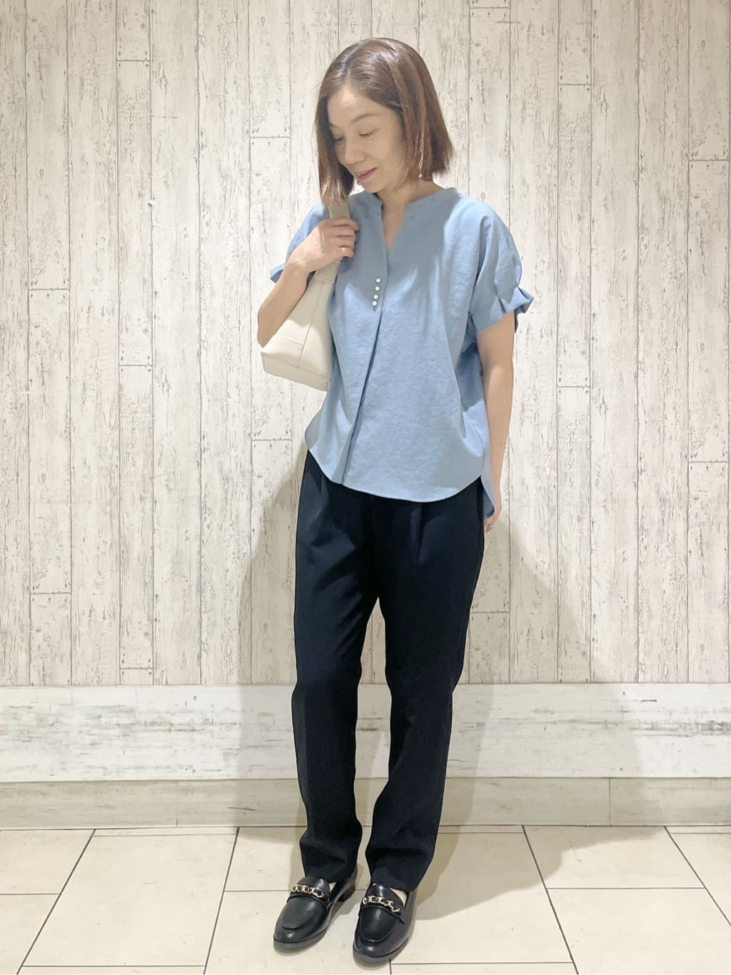 kcさんの「index｜《7色展開／XS-LLサイズ》タックスリーブスキッパーブラウス【洗濯機洗い可／吸水速乾／抗ピル／防シ」を使ったコーディネート