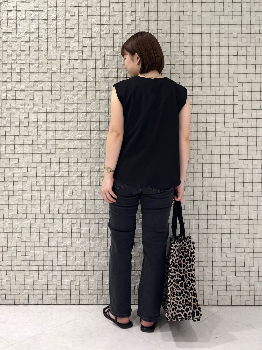 sakuさんの「INDIVI｜【褒められデニム】スリムストレート デニムパンツ」を使ったコーディネート
