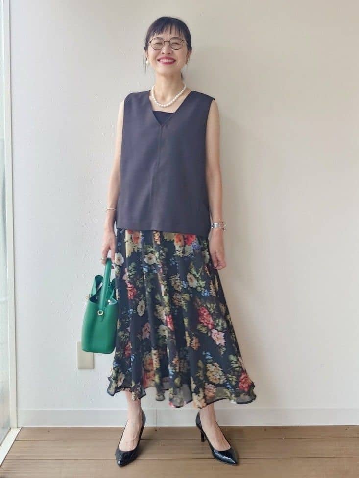 MUTSUKOさんの「UNTITLED｜【セットアップ可/洗える】梳毛調合繊Vネックベスト」を使ったコーディネート