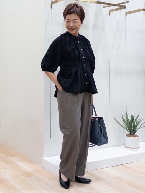 シュウコさんの「grove｜【二の腕カバー】繊細さと上品さをまとう袖刺繍プルオーバーニット」を使ったコーディネート