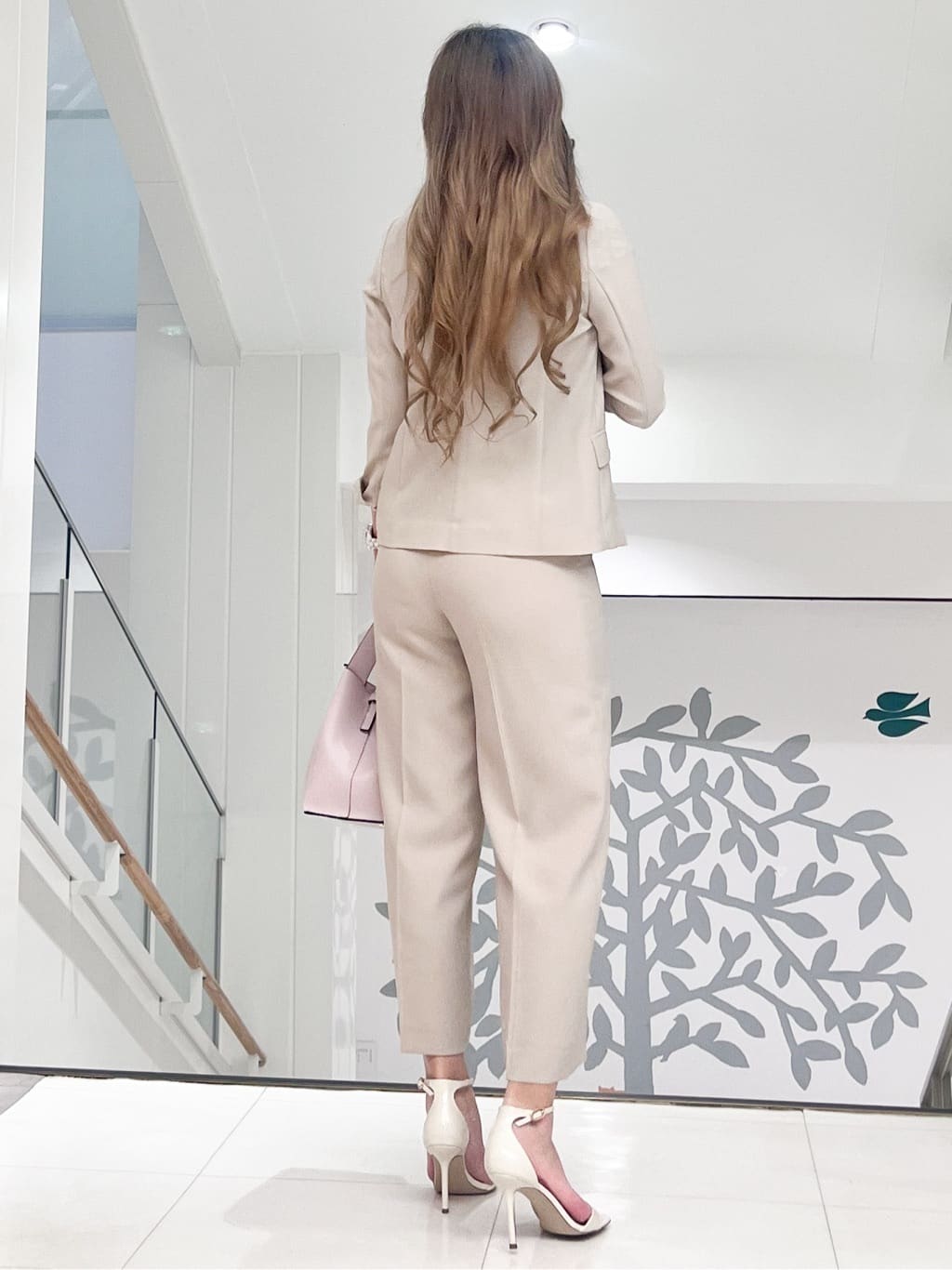 エリカさんの「COUP DE CHANCE｜【手洗い可／日本製】センタープレス ストレートパンツ」を使ったコーディネート