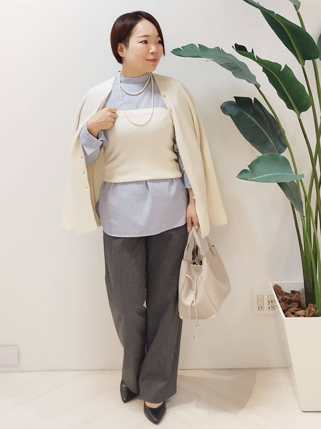 s u g iさんの「UNTITLED｜【重ね着レイヤード/スーツブラウス】ファインブロードハイネックシャツ」を使ったコーディネート
