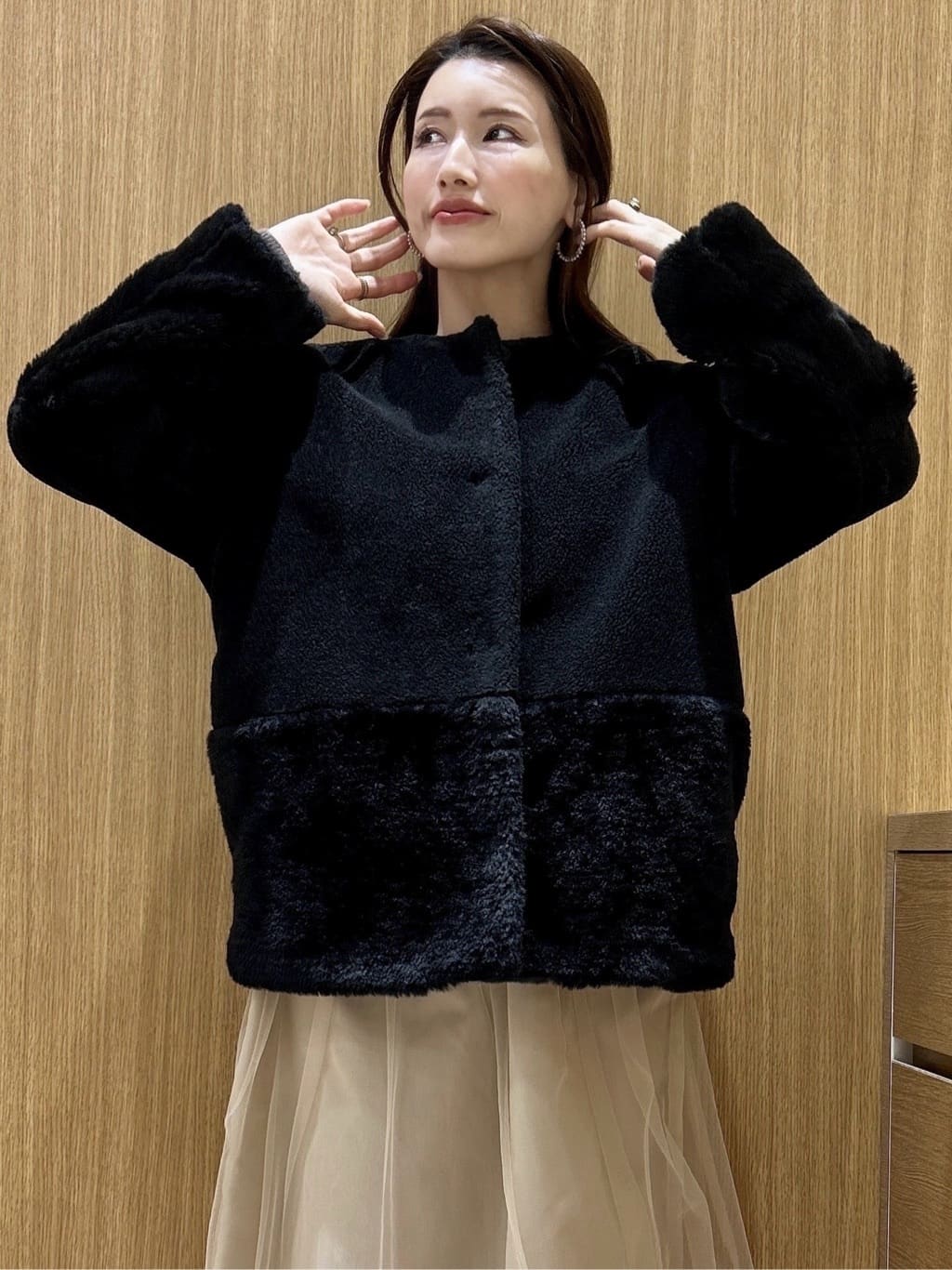 maiさんの「OPAQUE.CLIP｜フェイクボア切替ショートコート」を使ったコーディネート