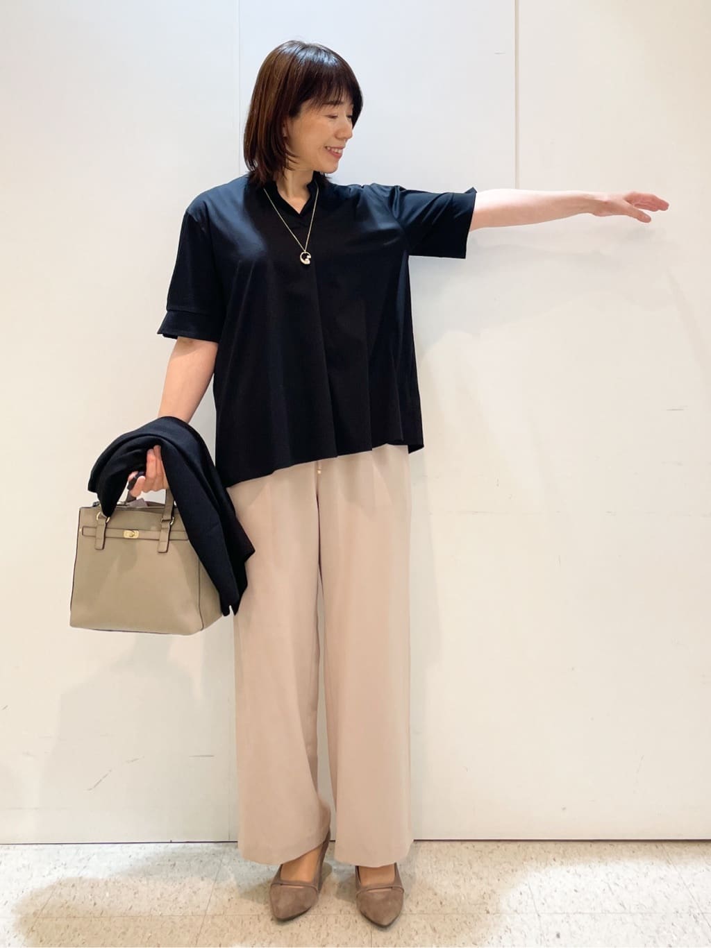 めいさんの「Reflect｜【すっきり見え！長め丈／マシンウォッシュ可】スキッパーネックジャージトップス」を使ったコーディネート