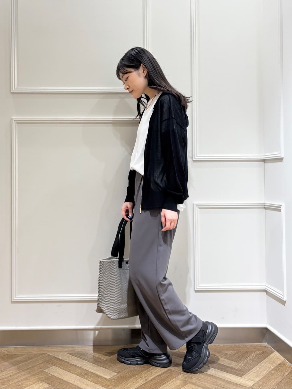 muuさんの「SHOO･LA･RUE｜【S-LL/汗ジミ軽減/ひんやり/UV】体型カバーに タック入りドルマントップス」を使ったコーディネート