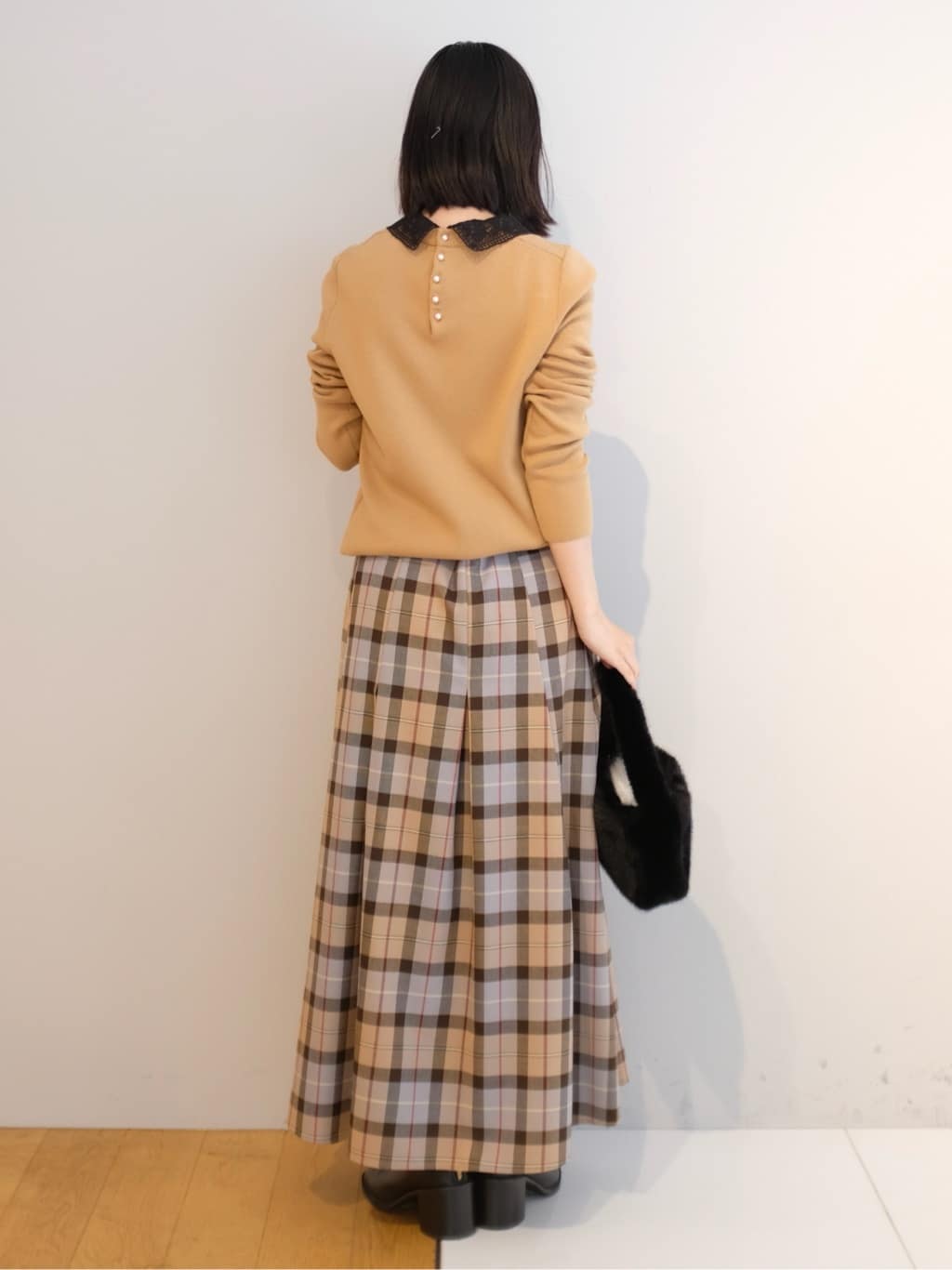 Kishimotoさんの「DRESSTERIOR｜2WAYレースカラーニット」を使ったコーディネート