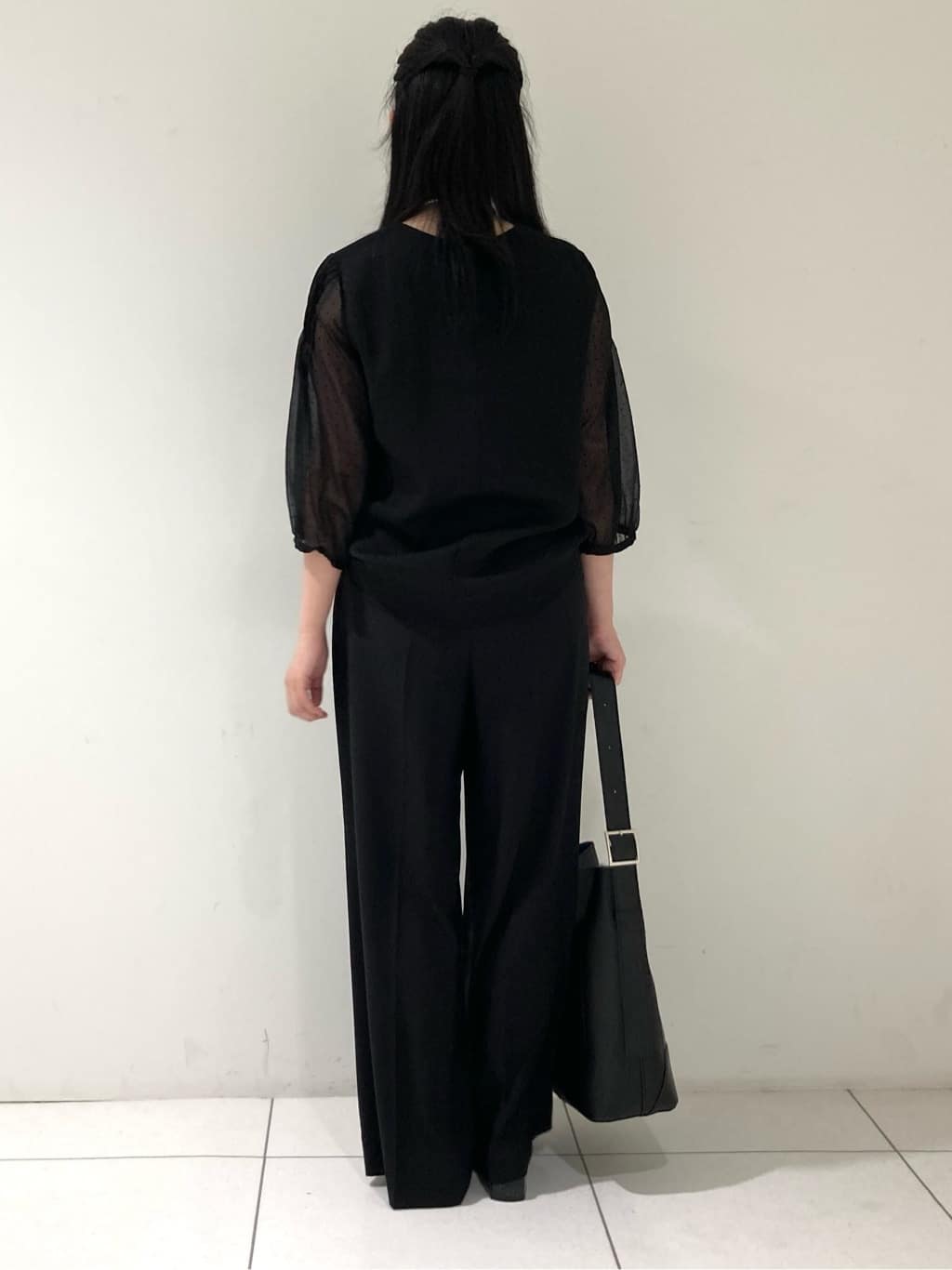 momokoさんの「INDIVI｜フロッキードットブラウス」を使ったコーディネート