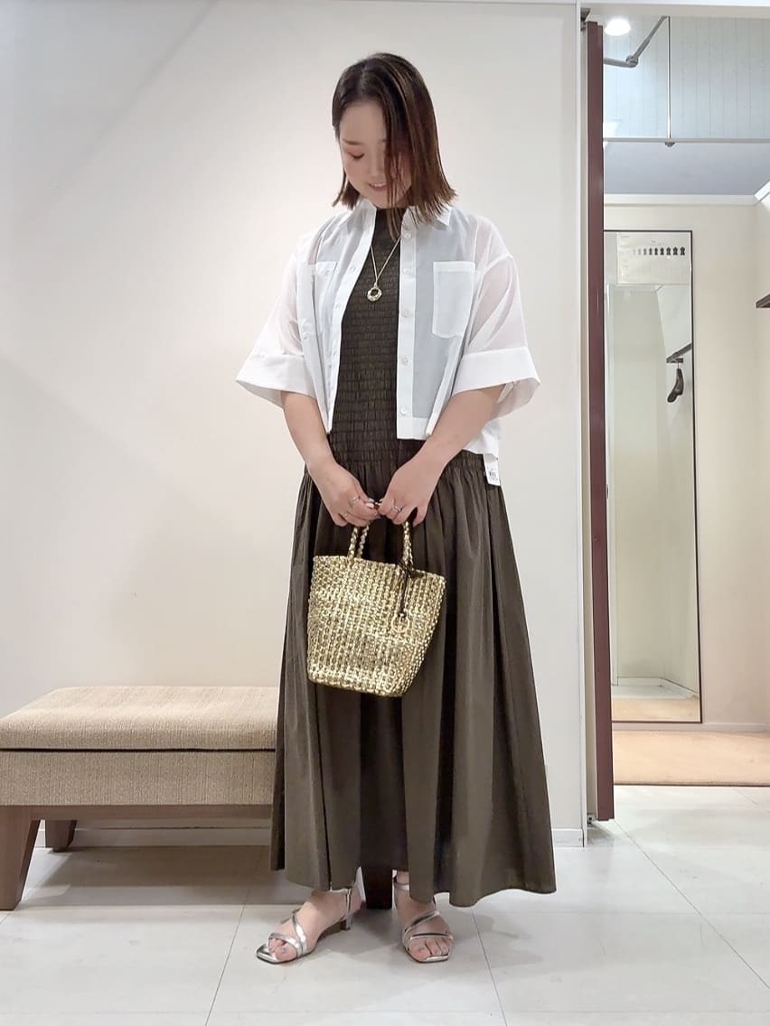 YUIさんの「UNTITLED｜【前開き/洗える】ショート丈シアーシャツ」を使ったコーディネート