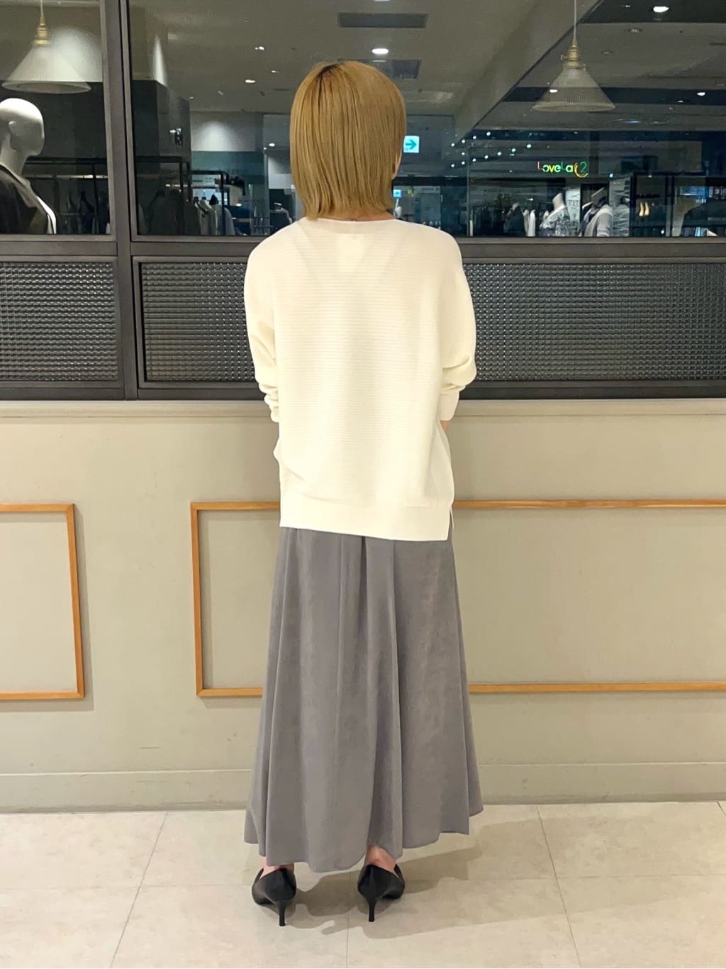 kumiさんの「INDIVI｜【セットアップ可能】スエード調サテンブラウス」を使ったコーディネート