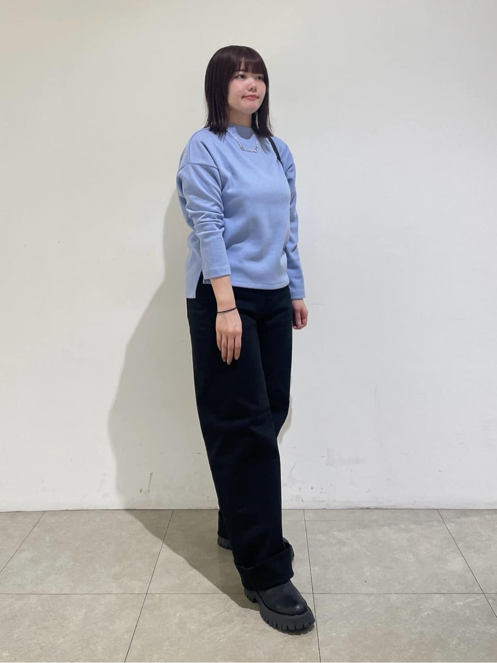emikaさんの「INDIVI｜【褒められデニム】ワイドストレート デニムパンツ」を使ったコーディネート