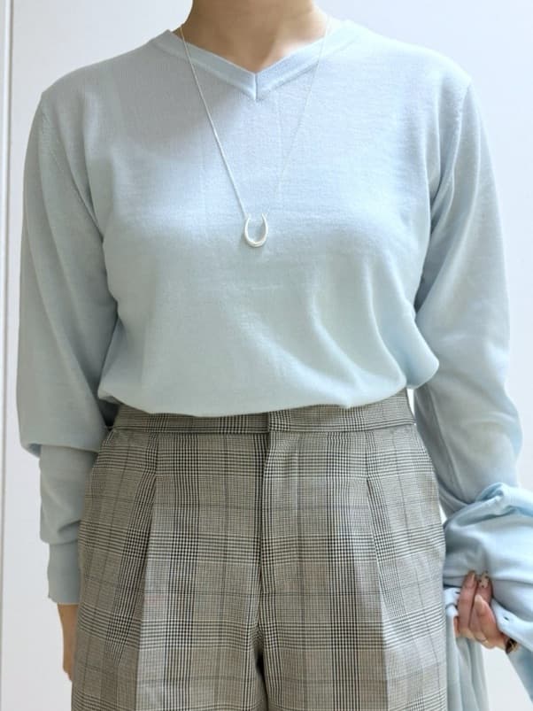 Rikoさんの「INDIVI｜【洗える／毛玉になりにくい】エクストラファインウール Vネックニット」を使ったコーディネート