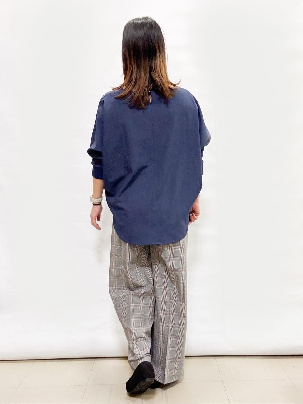 bulさんの「SHOO･LA･RUE｜【洗濯機可/S-LL】すっきり上品きれい見え タックワイドパンツ」を使ったコーディネート