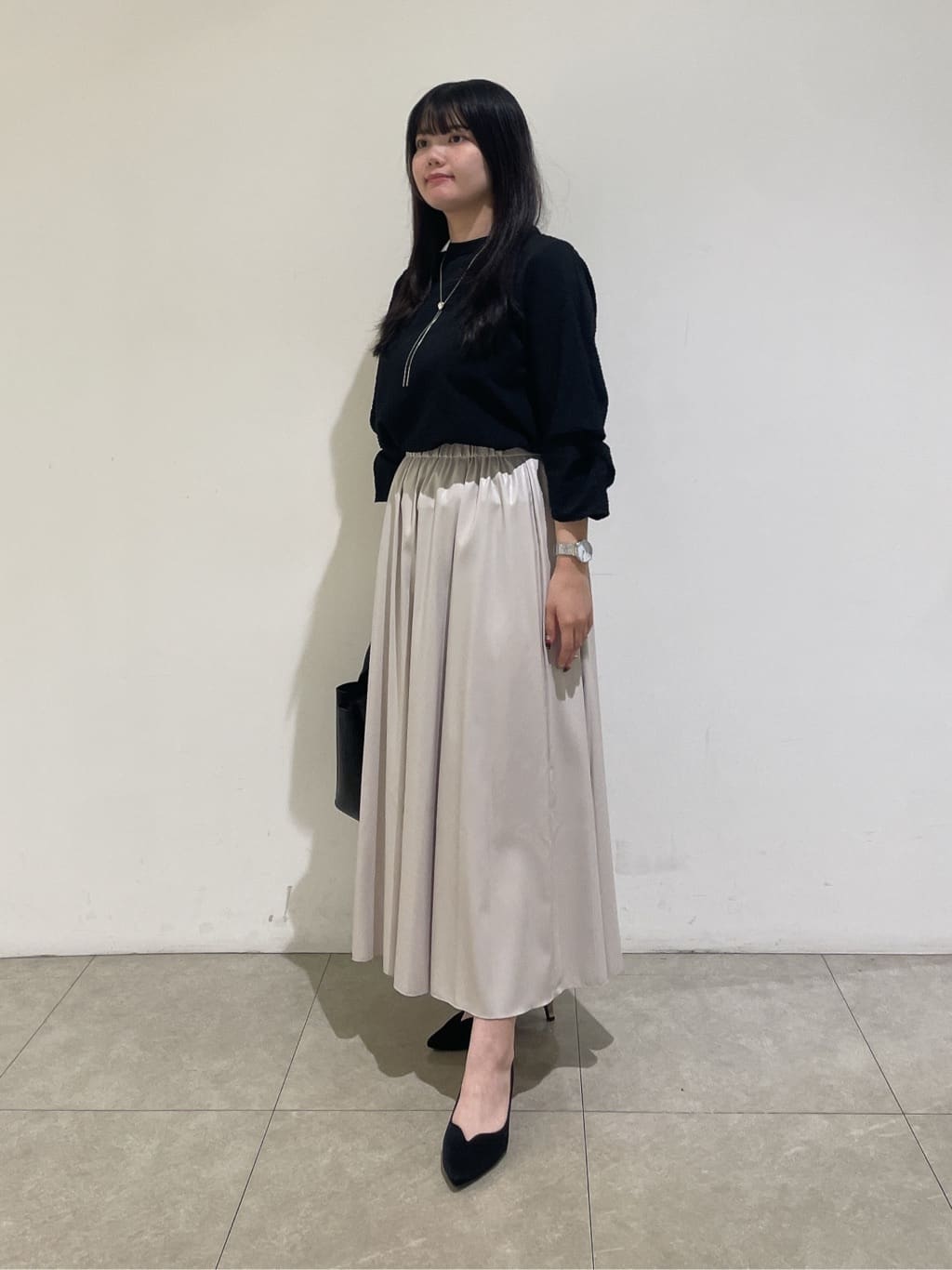 emikaさんの「INDIVI｜レザー調ギャザースカート」を使ったコーディネート
