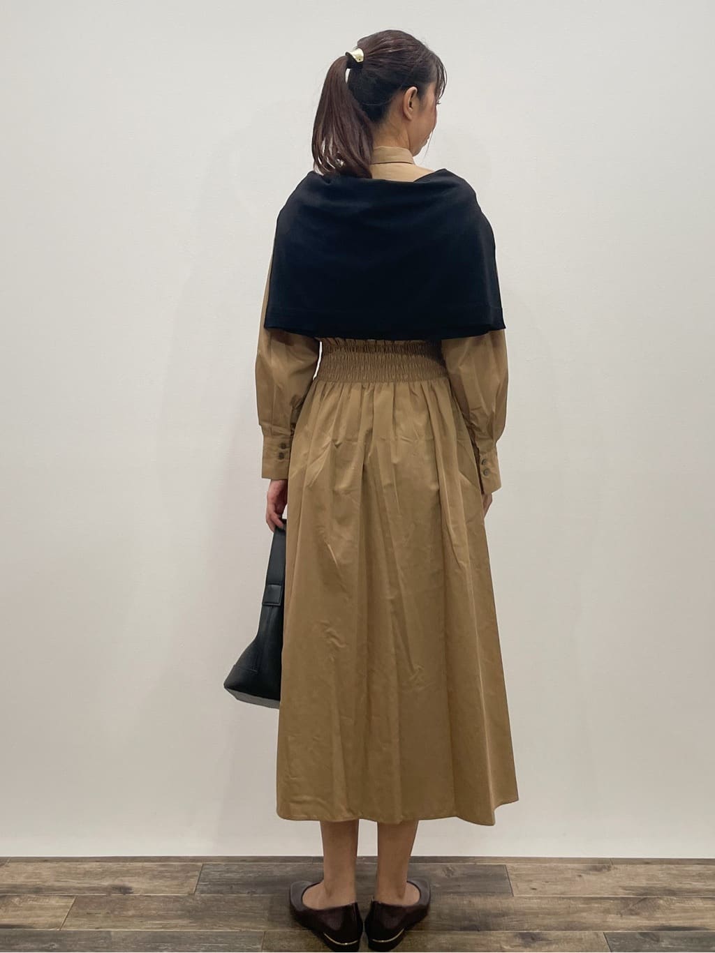 Aikoさんの「OPAQUE.CLIP｜シャーリングフィット＆フレアシャツワンピース【洗濯機洗い可】」を使ったコーディネート