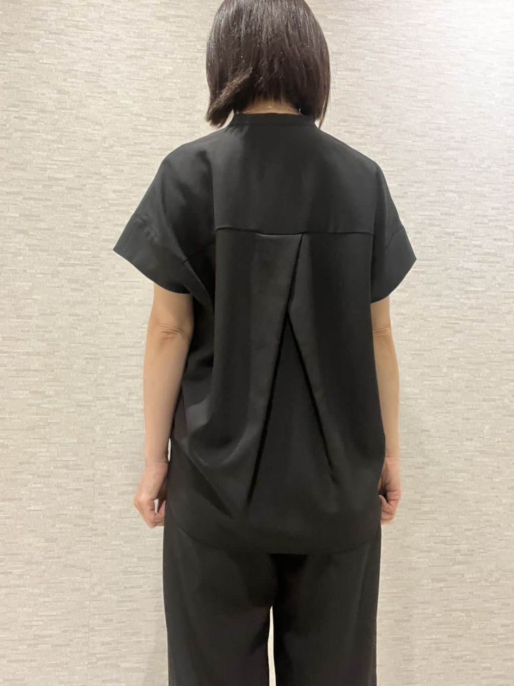 marikoさんの「Reflect｜【E‐QUALITY／ウエスト総ゴム／セットアップ／単品使いOK◎】ブラウス＋ストレートパンツセット」を使ったコーディネート