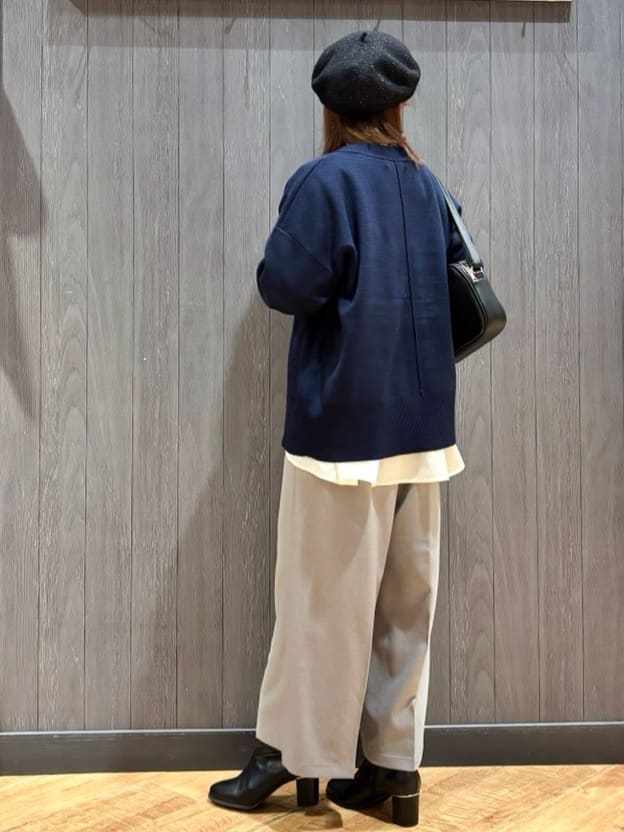 meiさんの「SHOO･LA･RUE｜【洗える/毛玉レス】表面がきれいなVネックカーディガン」を使ったコーディネート