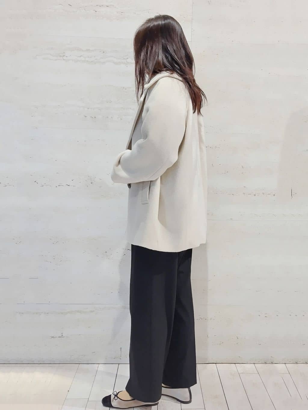 よしみさんの「OPAQUE.CLIP｜カシミヤブレンドウールミドルピーコート」を使ったコーディネート