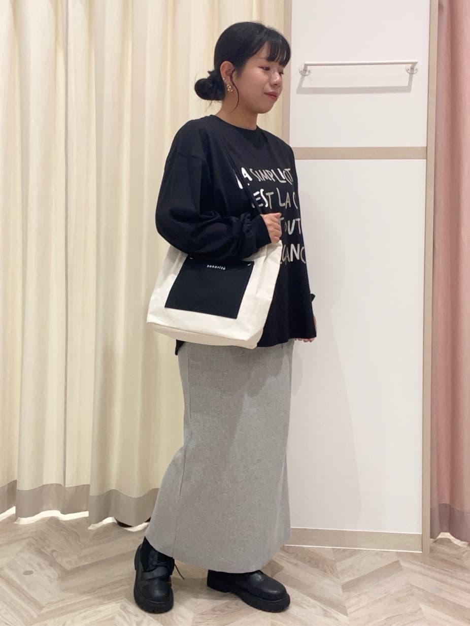 まちゃんなちゃんさんの「SHOO･LA･RUE｜グラフィックアソート BIGロンT」を使ったコーディネート