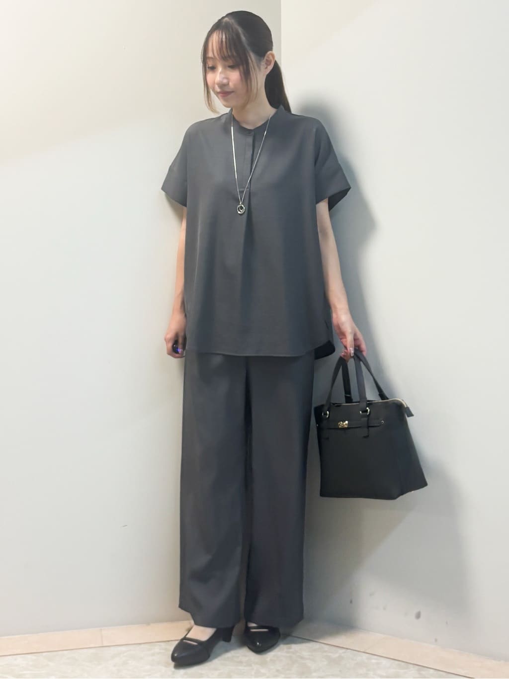 Sawaさんの「Reflect｜【E‐QUALITY／ウエスト総ゴム／セットアップ／単品使いOK◎】ブラウス＋ストレートパンツセット」を使ったコーディネート