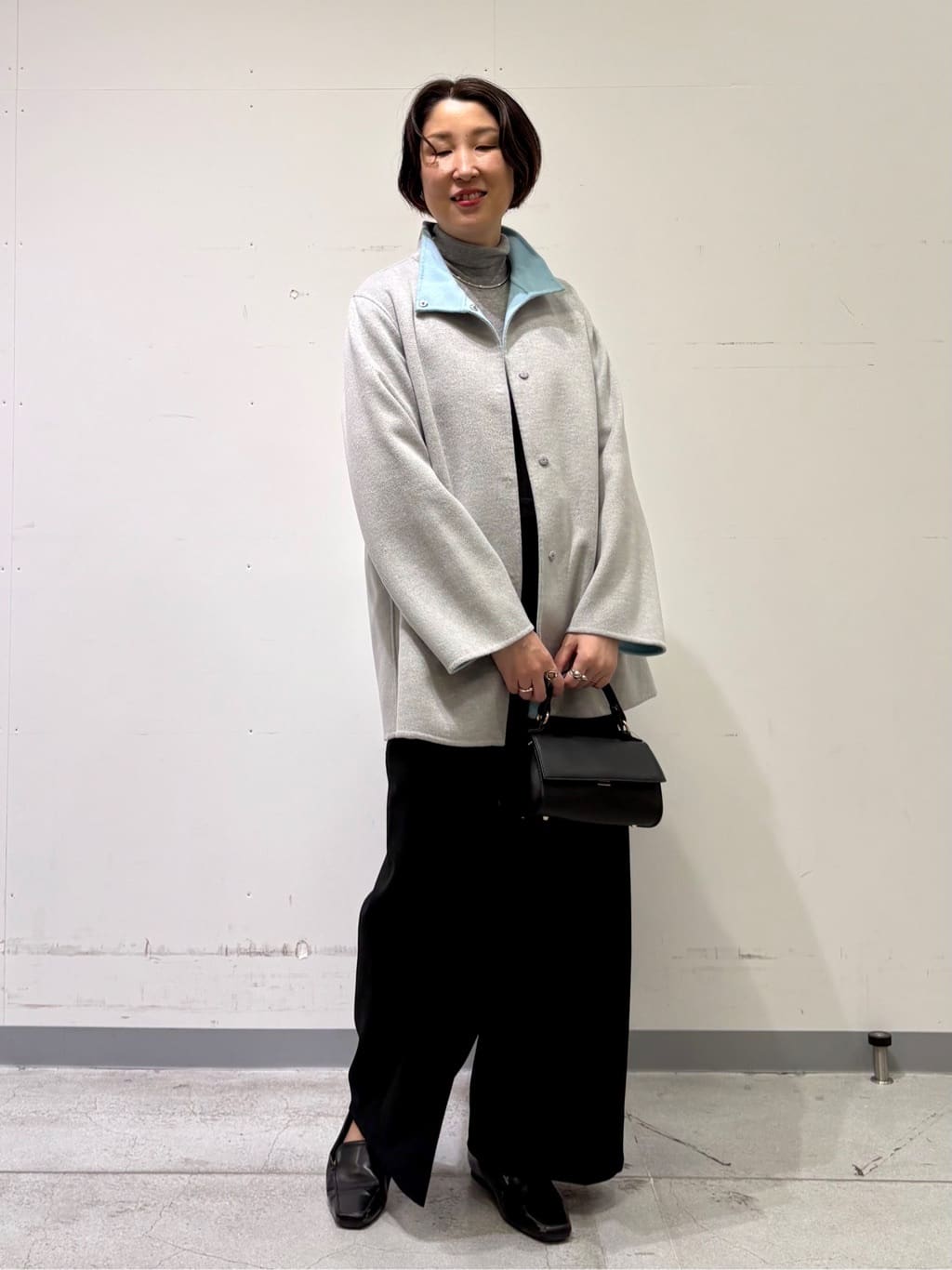 yuriさんの「INDIVI｜【配色デザイン／ミドル丈】ウールリバー テントラインコート」を使ったコーディネート