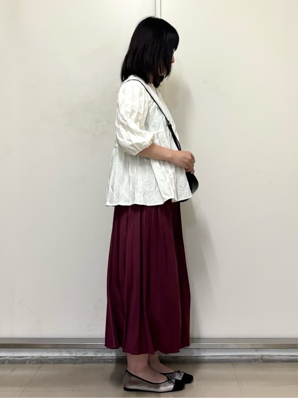 やまさんの「OPAQUE.CLIP｜フェイクスウェードプリーツスカート【静電気防止加工／洗濯機OK】」を使ったコーディネート
