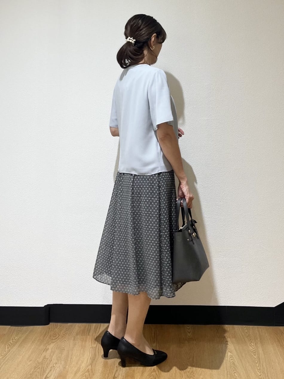 ayaさんの「Reflect｜【一枚着で着映え◎／ジャケットのインナーにも】フロント開きブラウス」を使ったコーディネート