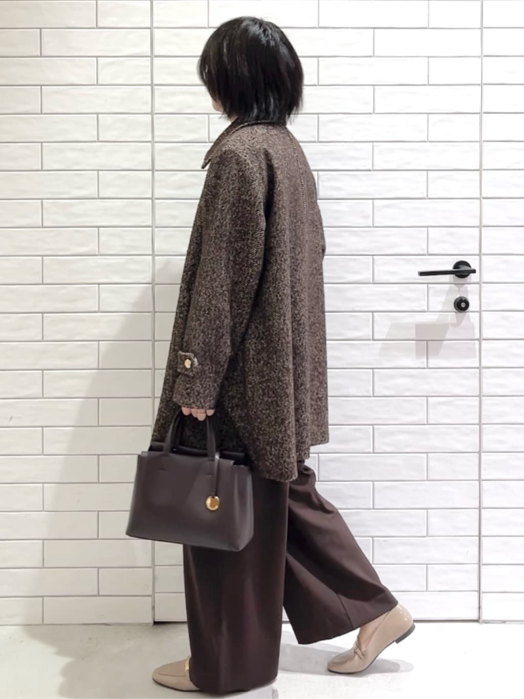 しおりさんの「OPAQUE.CLIP｜ヘリンボーンステンカラーコート」を使ったコーディネート