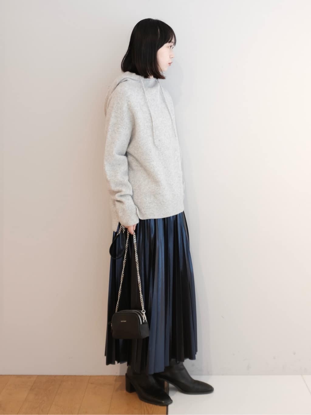 Kishimotoさんの「DRESSTERIOR｜◆【洗える/ストレッチ性/オンオフ】箔プリントプリーツスカート」を使ったコーディネート