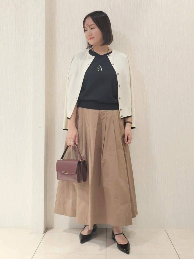 naokoさんの「UNTITLED｜【アンサンブル可/薄手】ベーシッククルーネックカーディガン」を使ったコーディネート