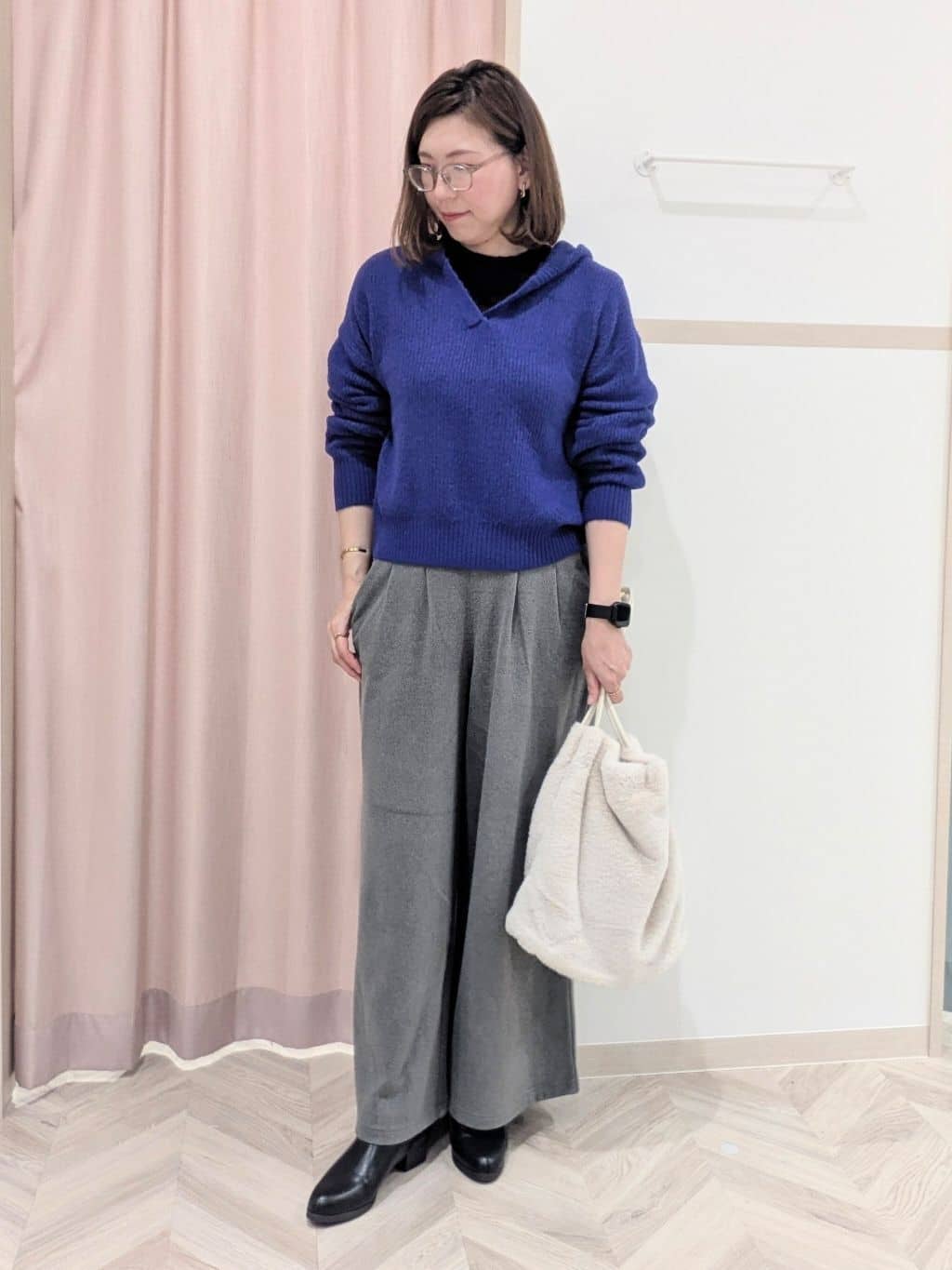 miyuさんの「SHOO･LA･RUE｜【S-LL】お顔周りをすっきり魅せる ふんわり Vネックフードニット」を使ったコーディネート