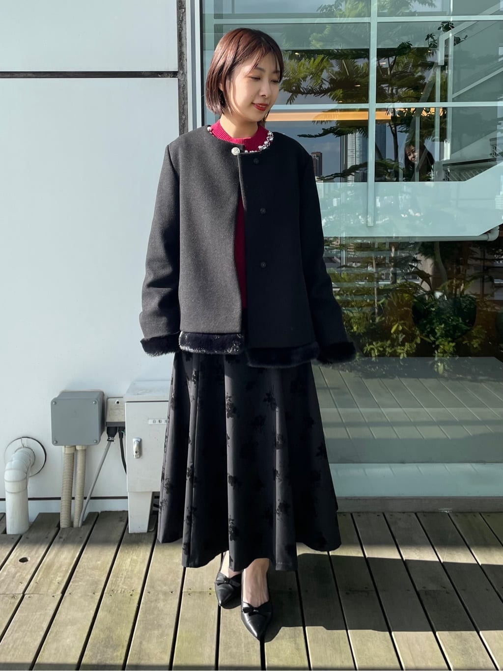 abeさんの「Couture brooch｜【美シルエット・通勤】フロッキーフラワープリントスカート」を使ったコーディネート