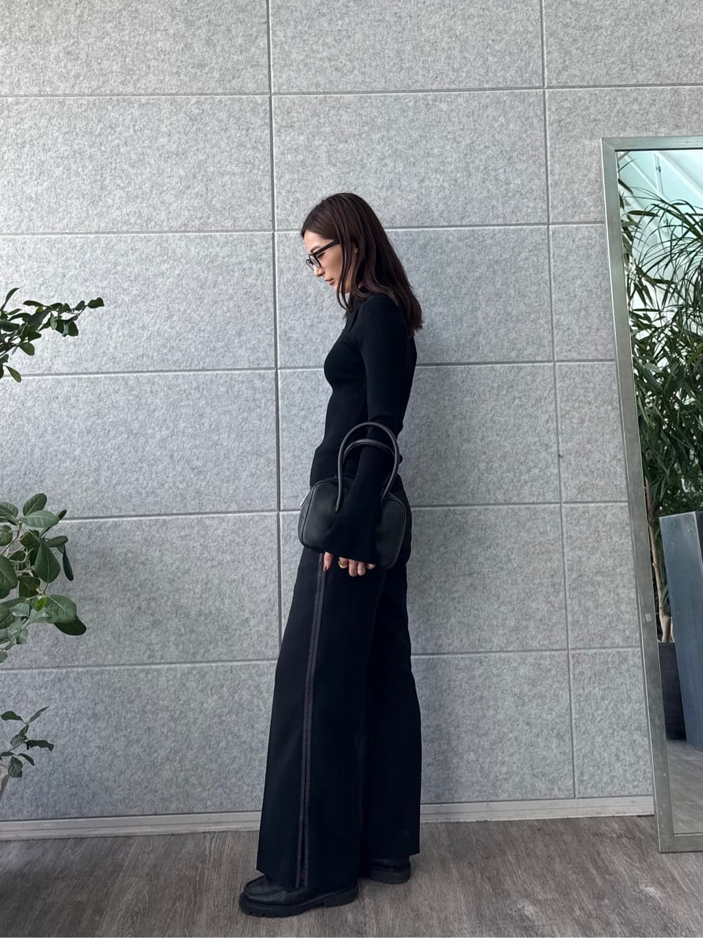 uchi__yamaさんの「CODE A｜line zip trousers」を使ったコーディネート