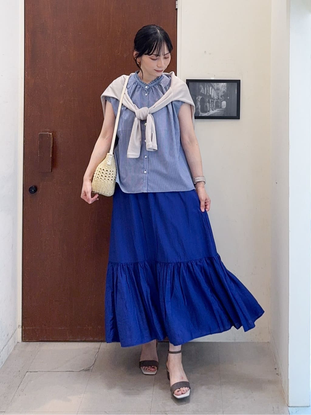 𝐇𝐢𝐫𝐨𝐦𝐢さんの「SHOO･LA･RUE｜【S-LL/ひんやり/UV】手の甲まで隠れる トッパーカーディガン」を使ったコーディネート