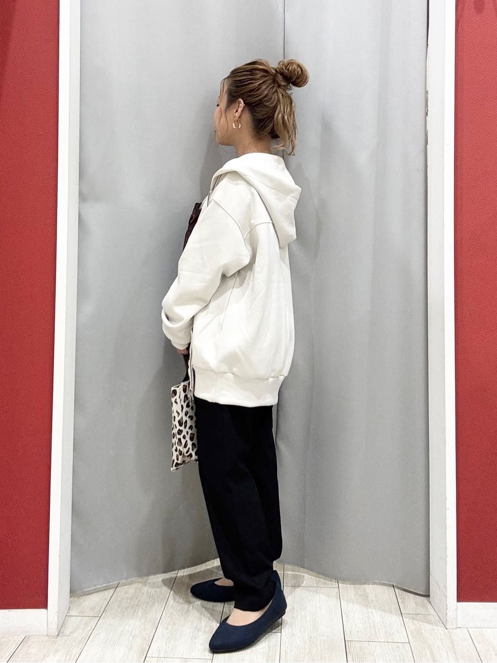 shioさんの「SHOO･LA･RUE｜【洗濯機可/S-LL】1枚で華やか フリルドッキングトップス」を使ったコーディネート