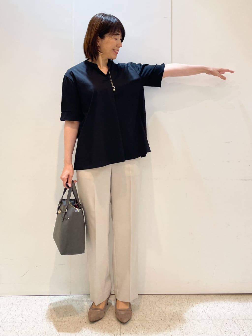 めいさんの「Reflect｜【すっきり見え！長め丈／マシンウォッシュ可】スキッパーネックジャージトップス」を使ったコーディネート